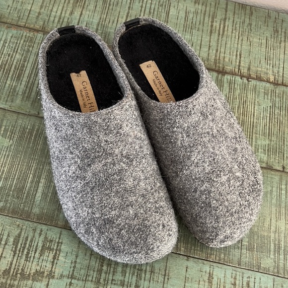 Garnet Hill Men’s Grey One-Mile Wool Slides - Picture 3 of 7